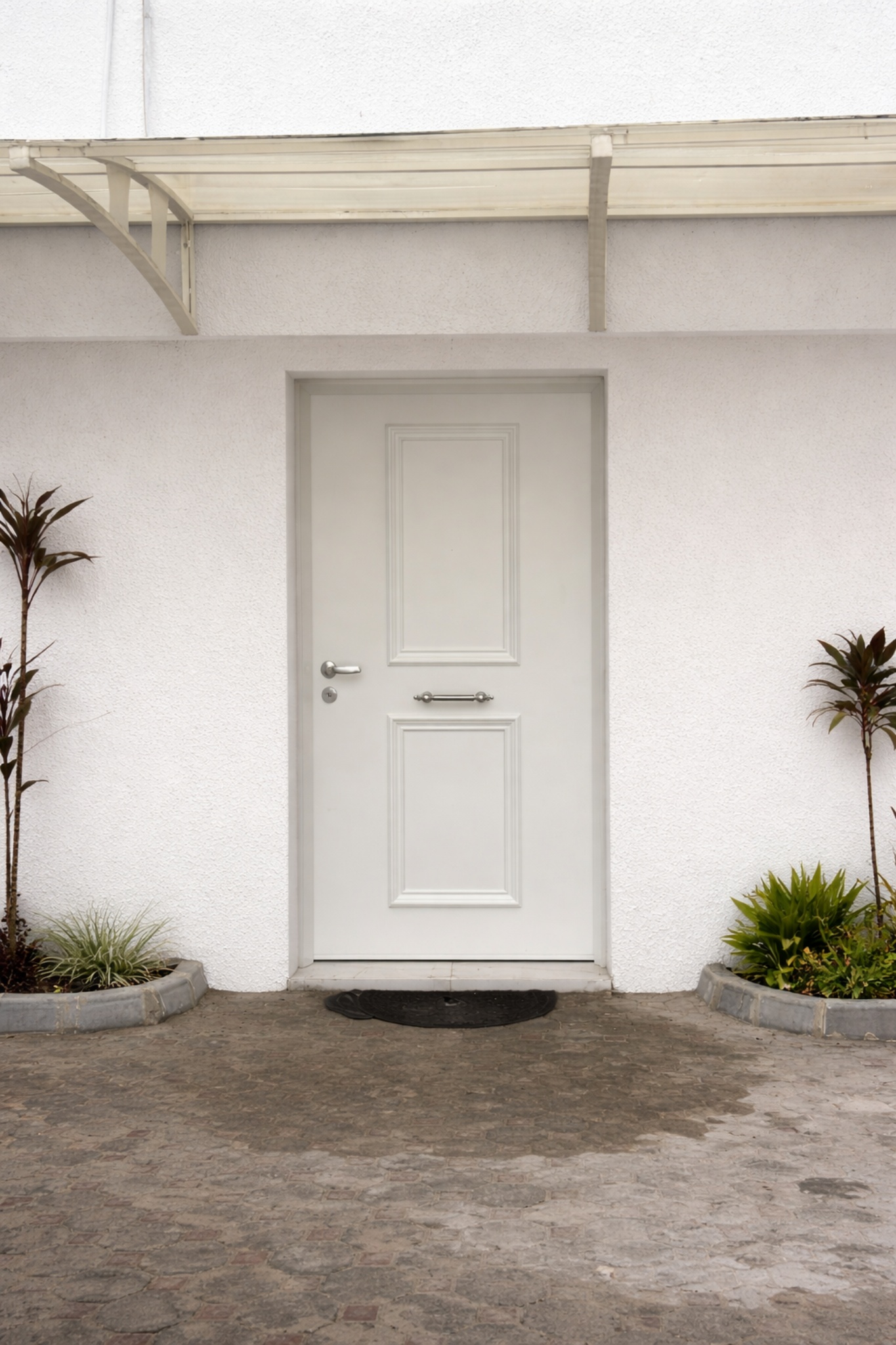 Durability & Climate in Tanzania – The Guide to Choosing an Entrance Door That Lasts for Years